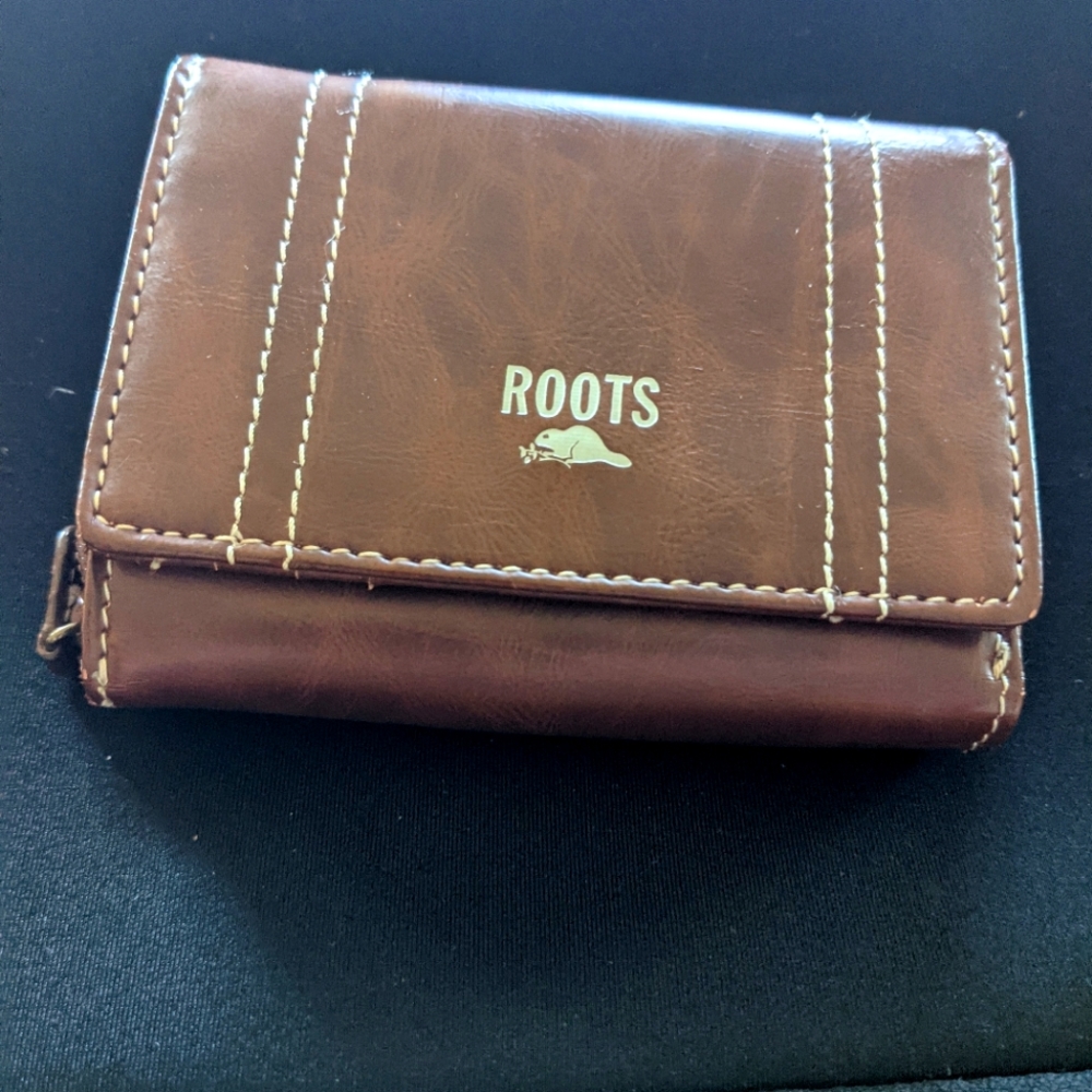 Unisex Roots wallet with change pocket